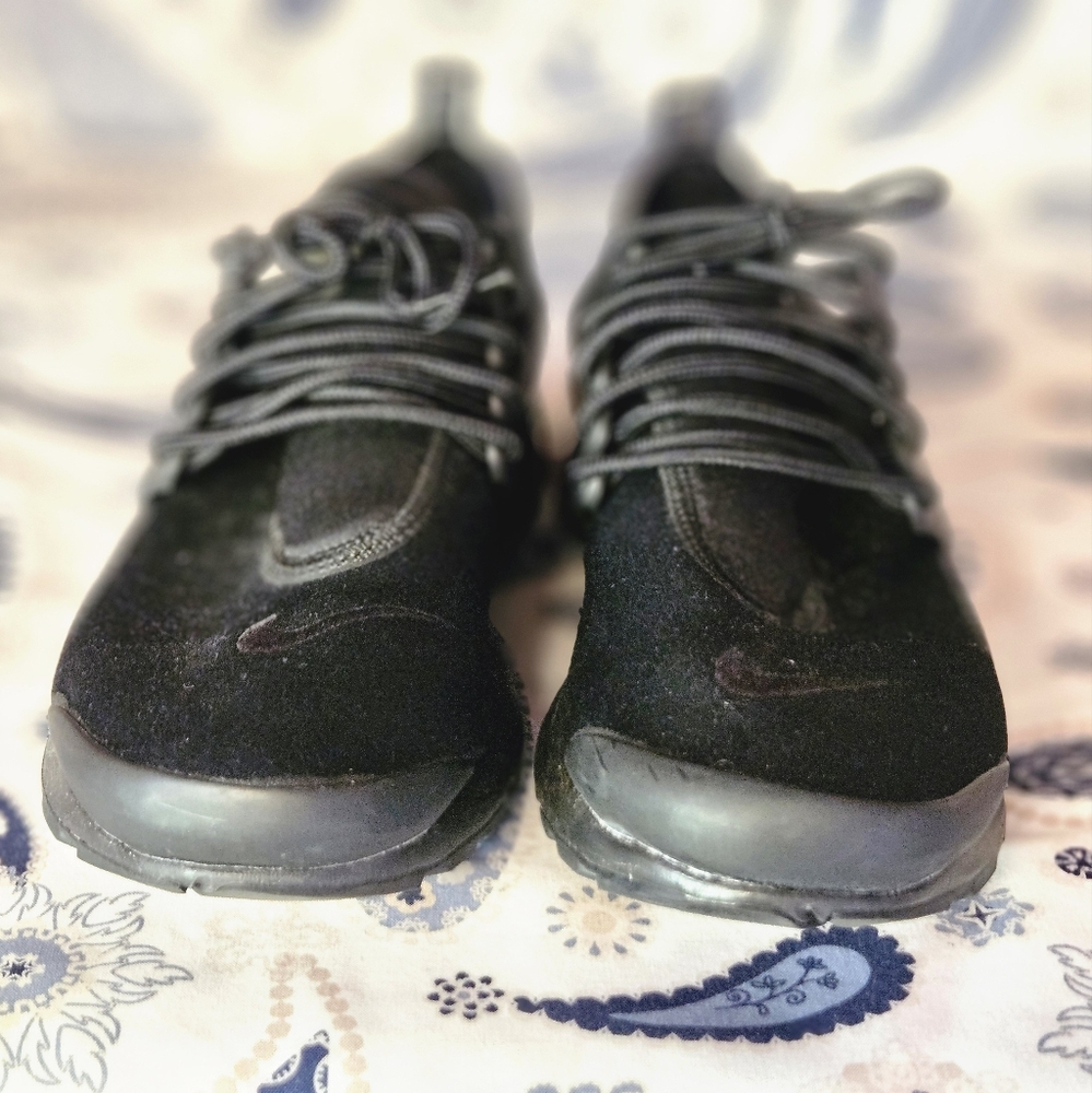 NIKE - Picture 2 of 13
